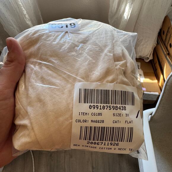 J.Crew Short-Sleeve Vintage Cotton V-Neck Tee Womens Plus Size 3X Cream Slim Fit - Picture 7 of 7